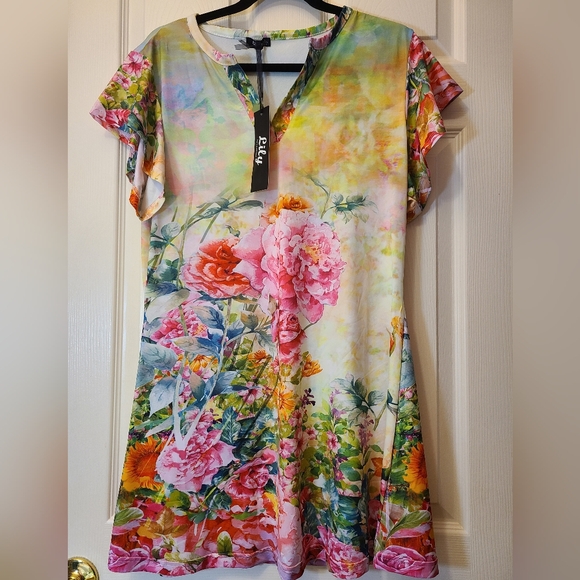 Lily by Fermiana Tops - NWT Lily by Fermiana Pink & Green Floral Flutter Sleeve V Neck Tunic Size Large